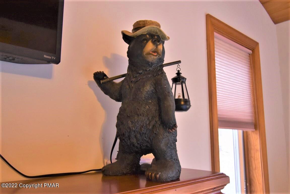 2317 Locust Ridge Road Pocono Lake, PA 18347 - Photo 7 of 40 2317 Locust Ridge Rd (37)