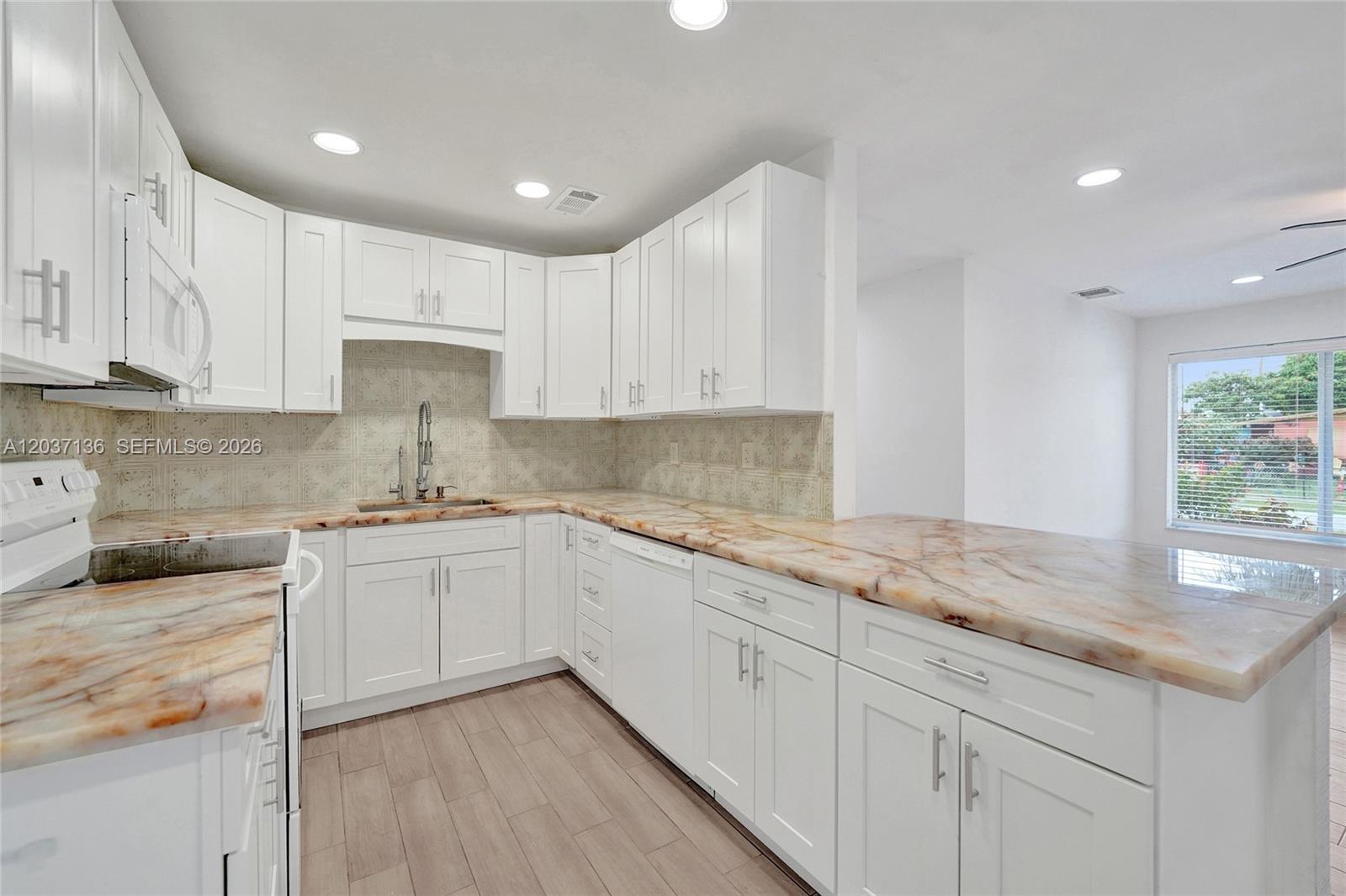 5701 Southwest 37th Street Davie, FL 33314 - Photo 21 of 73