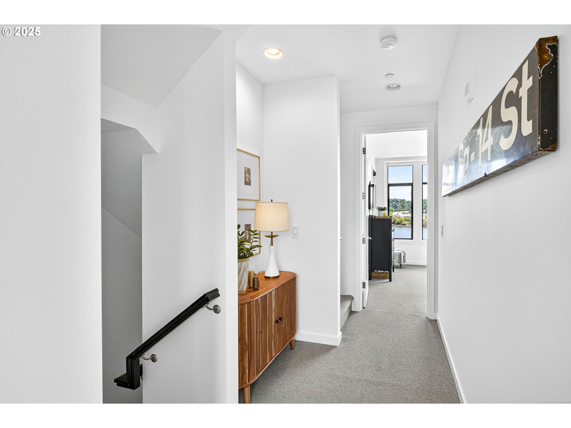 1682 Northwest Riverscape Street Portland, OR 97209 - Photo 16 of 43 Hallway
