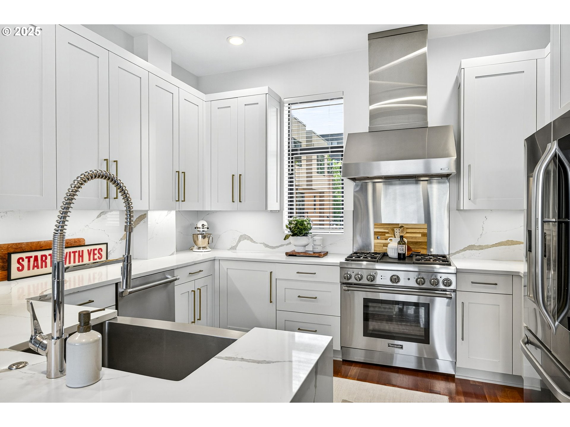 1682 Northwest Riverscape Street Portland, OR 97209 - Photo 5 of 43 Kitchen