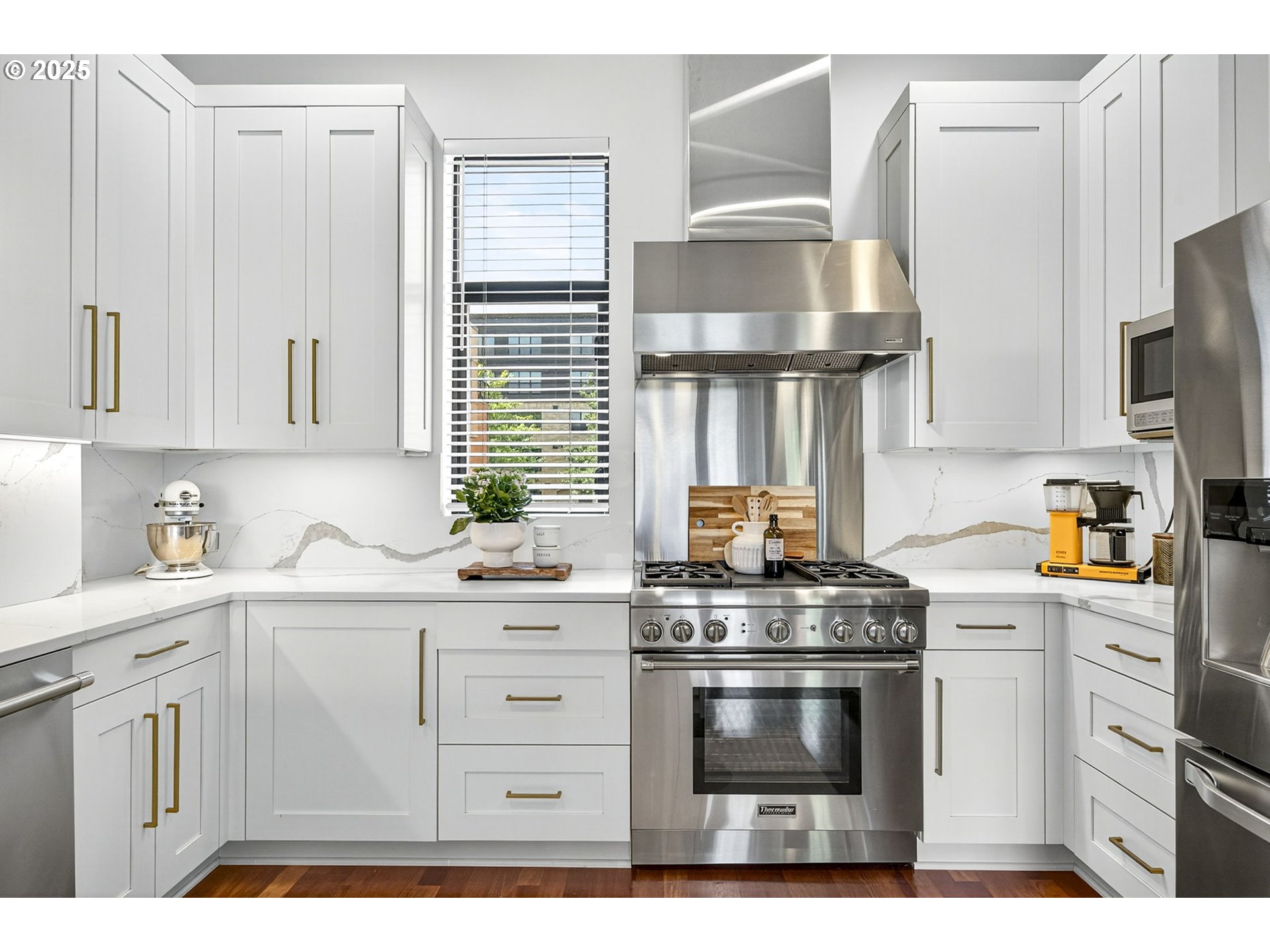 1682 Northwest Riverscape Street Portland, OR 97209 - Photo 6 of 43 Kitchen