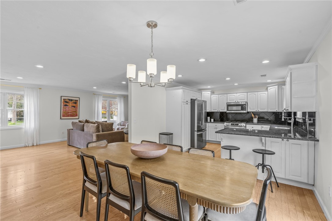 70 Foddering Farm Road Narragansett, RI 02882 - Photo 8 of 45 Dining area