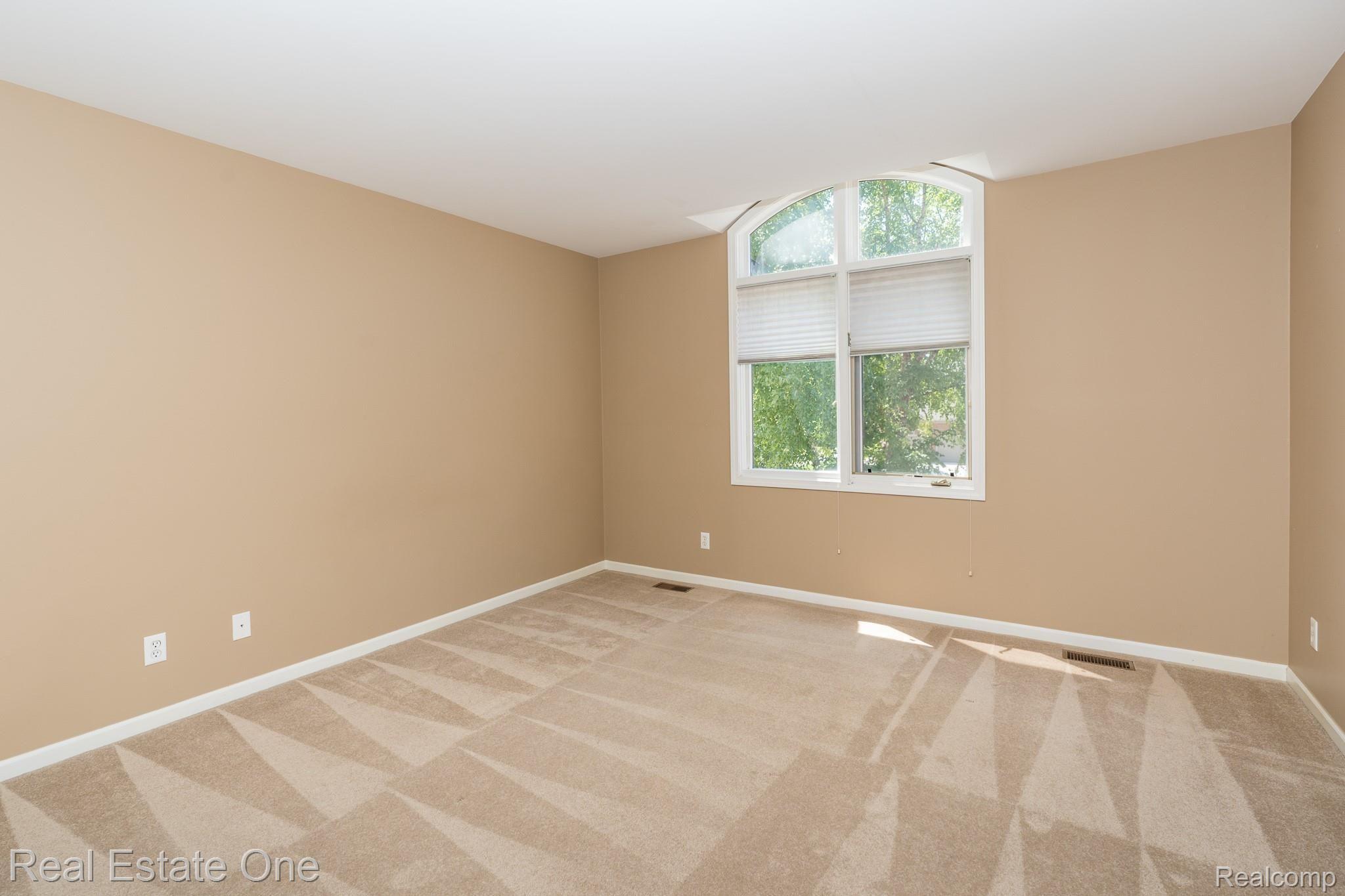 1784 Blue Grass Drive Rochester, MI 48306 - Photo 44 of 72 Blue Spruce MLS-W029.jpg