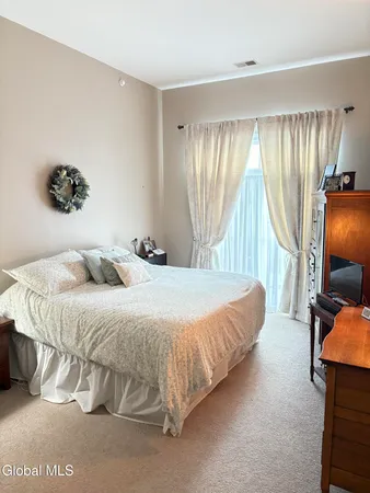 $325,000 | 406 Kelly Circle, Guilderland, NY 12009