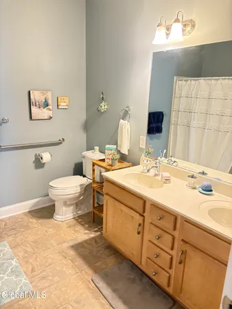 $325,000 | 406 Kelly Circle, Guilderland, NY 12009