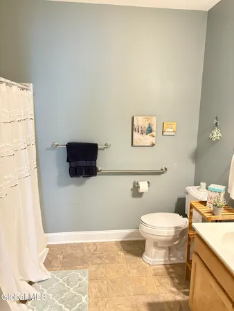 $325,000 | 406 Kelly Circle, Guilderland, NY 12009
