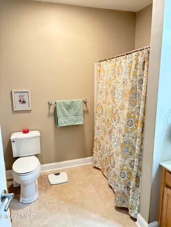 $325,000 | 406 Kelly Circle, Guilderland, NY 12009