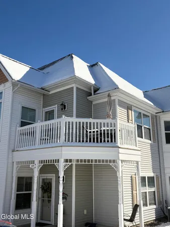 $325,000 | 406 Kelly Circle, Guilderland, NY 12009