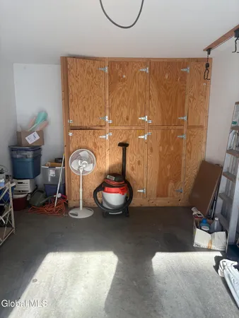 $325,000 | 406 Kelly Circle, Guilderland, NY 12009