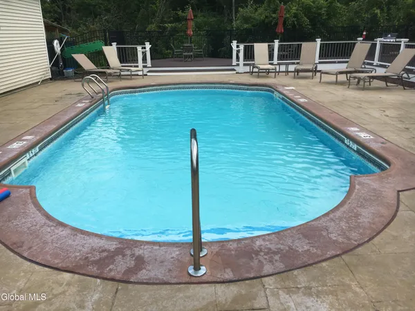 $325,000 | 406 Kelly Circle, Guilderland, NY 12009