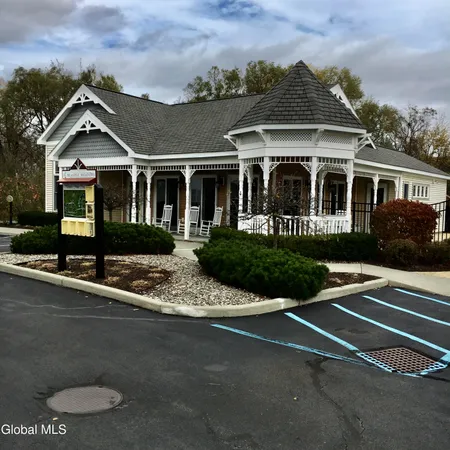 $325,000 | 406 Kelly Circle, Guilderland, NY 12009