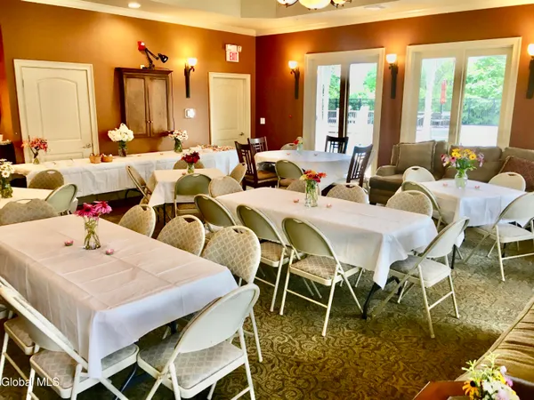 $325,000 | 406 Kelly Circle, Guilderland, NY 12009