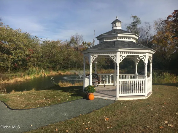 $325,000 | 406 Kelly Circle, Guilderland, NY 12009