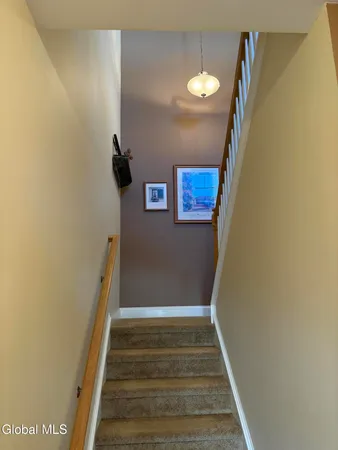 $325,000 | 406 Kelly Circle, Guilderland, NY 12009