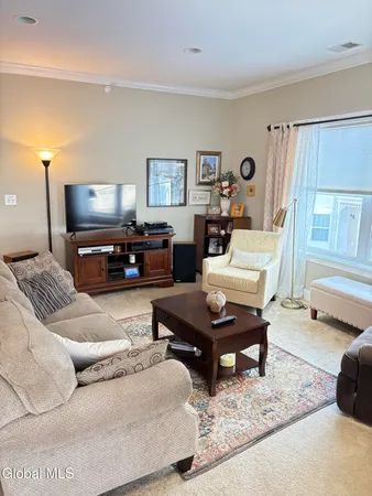 $325,000 | 406 Kelly Circle, Guilderland, NY 12009