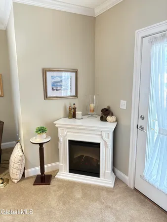 $325,000 | 406 Kelly Circle, Guilderland, NY 12009