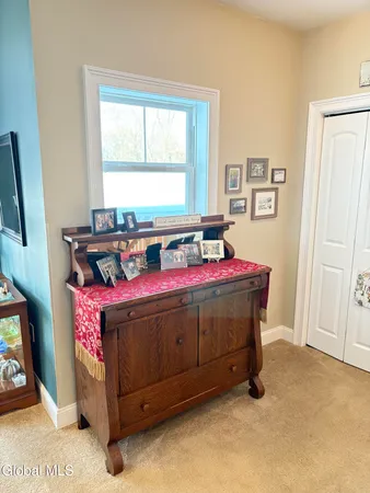 $325,000 | 406 Kelly Circle, Guilderland, NY 12009