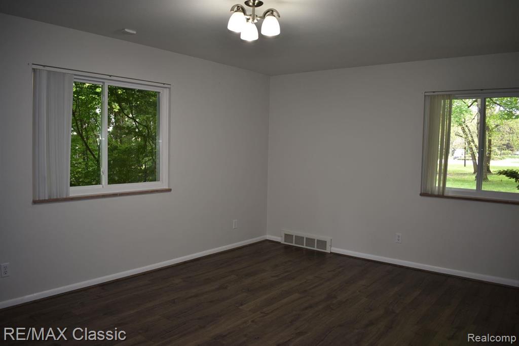 31974 Lahser Road Beverly Hills, MI 48025 - Photo 23 of 40