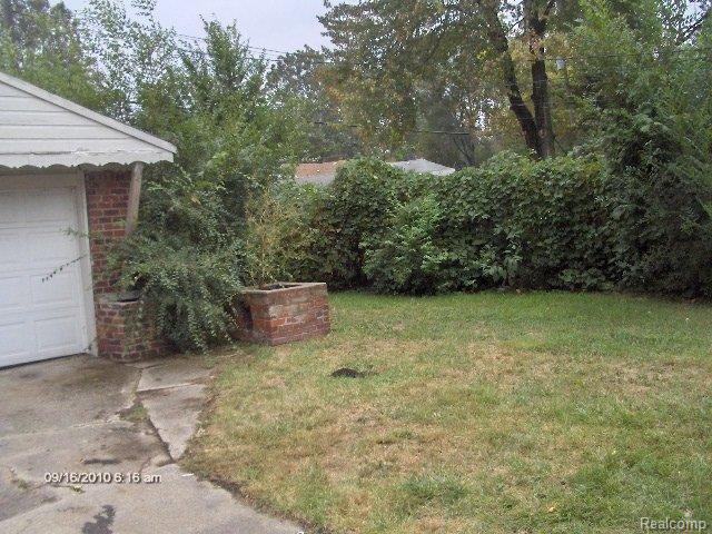 19966 Strathmoor Street Detroit, MI 48235 - Photo 4 of 18 HPIM3692