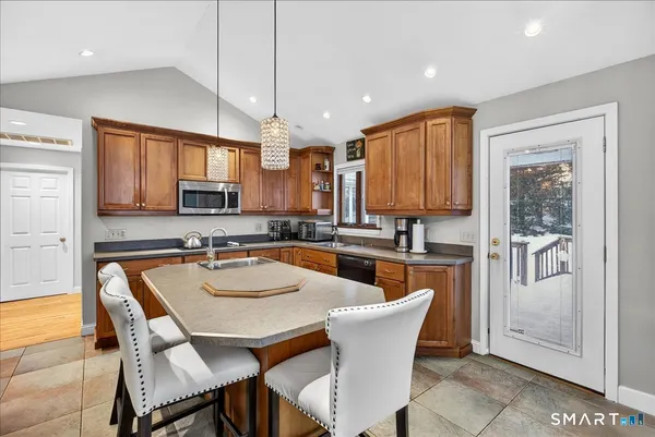 $309,000 | 30 Highwood Avenue, Hamden, CT 06514