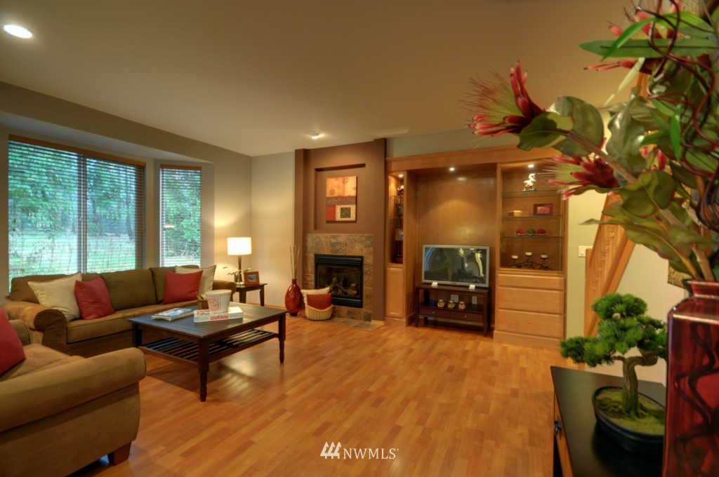 8523 Northeast 201st Place Bothell, WA 98011 - Photo 4 of 15 Gallery Image 4