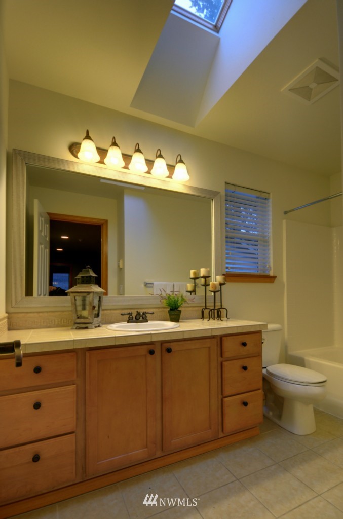 8523 Northeast 201st Place Bothell, WA 98011 - Photo 8 of 15 Gallery Image 8