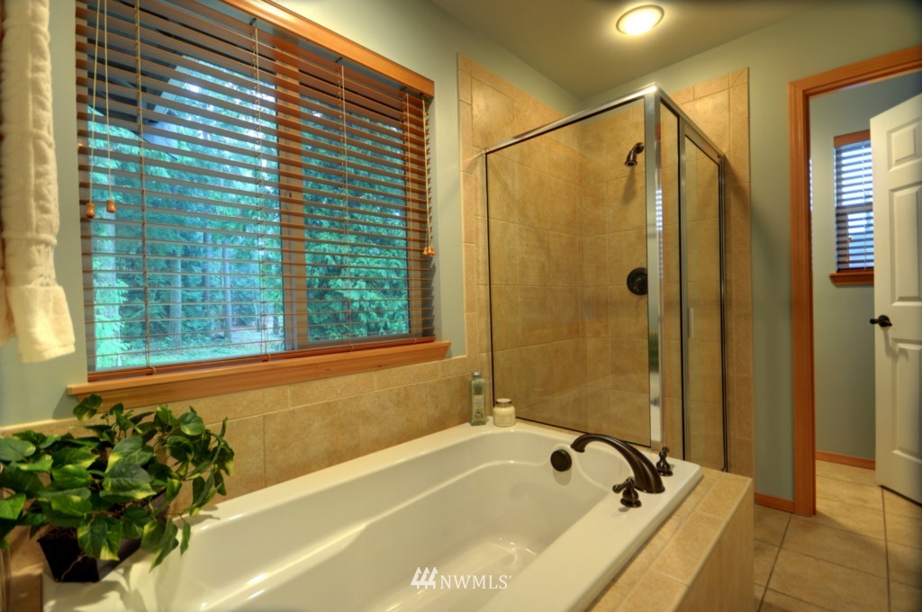 8523 Northeast 201st Place Bothell, WA 98011 - Photo 9 of 15 Gallery Image 9
