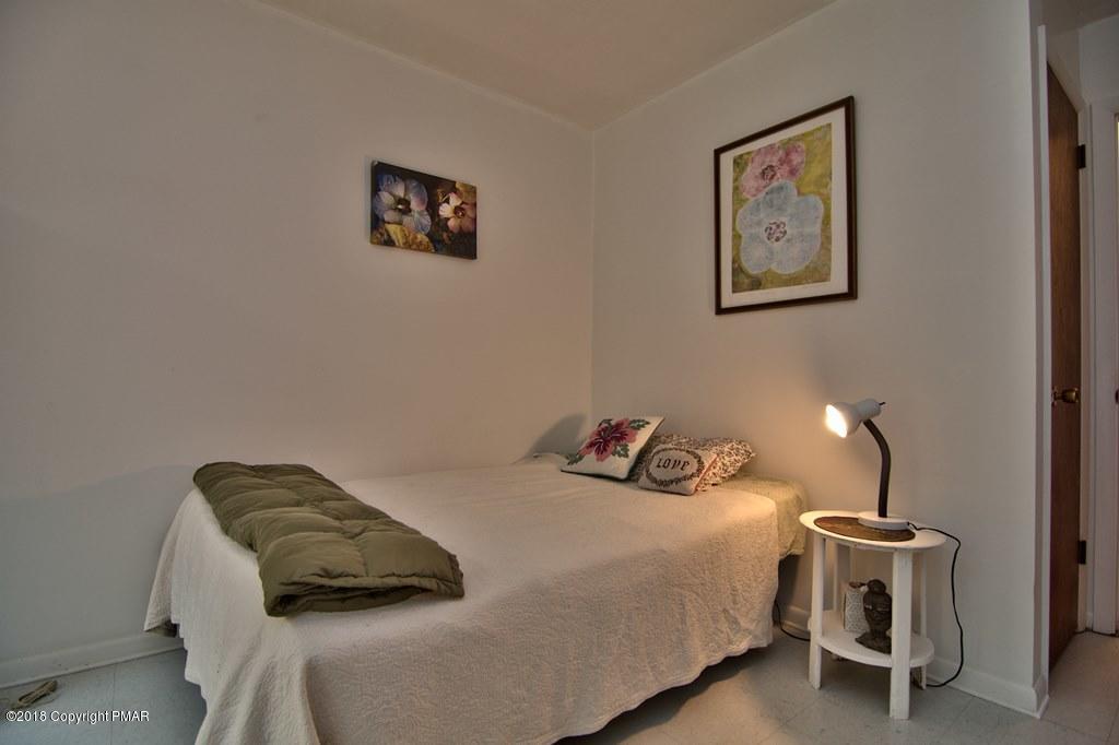 5208 Neola Road Stroudsburg, PA 18360 - Photo 25 of 56 Alternate View Bedroom #2