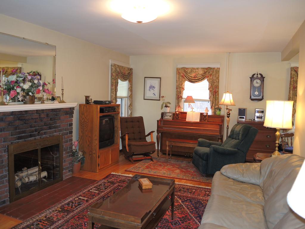 7 Temple Street Rutland, VT 05701 - Photo 4 of 17