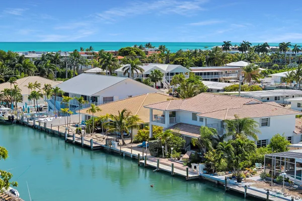 $1,211,000 | 180 9th Street, Key Colony Beach, FL 33051