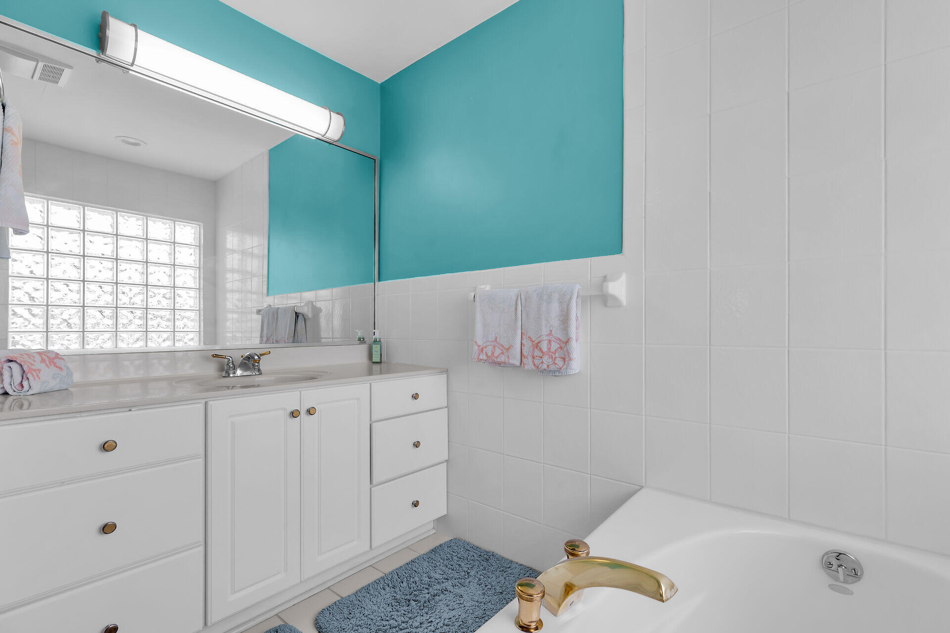 180 9th Street Key Colony Beach, FL 33051 - Photo 21 of 50 Master Bathroom