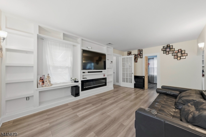 15 Stevens Road Belleville, NJ 07109 - Photo 4 of 37