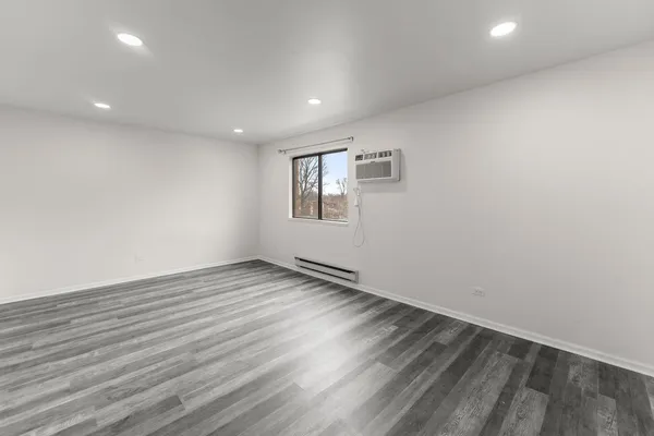 $185,000 | 651 North Virginia Road, Unit 328, Crystal Lake, IL 60014