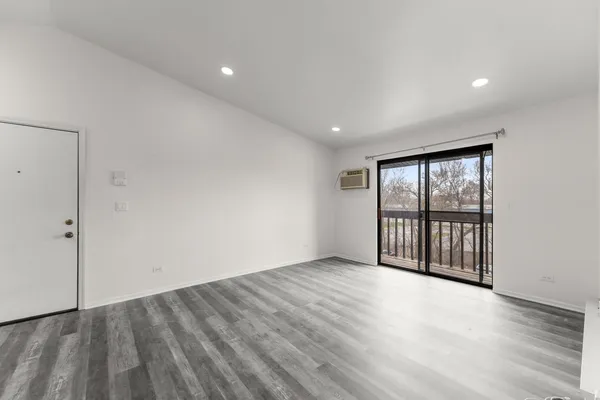 $185,000 | 651 North Virginia Road, Unit 328, Crystal Lake, IL 60014