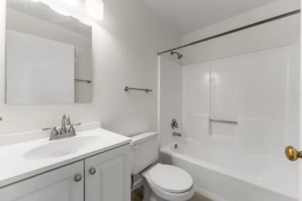 $185,000 | 651 North Virginia Road, Unit 328, Crystal Lake, IL 60014