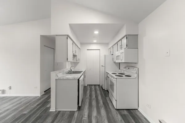 $185,000 | 651 North Virginia Road, Unit 328, Crystal Lake, IL 60014