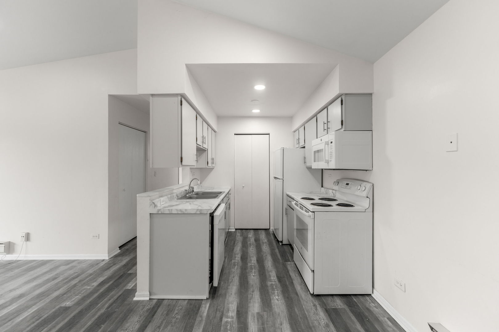 651 North Virginia Road, Unit 328 Crystal Lake, IL 60014 - Photo 3 of 22