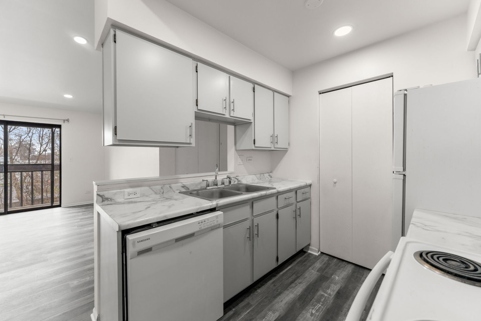 651 North Virginia Road, Unit 328 Crystal Lake, IL 60014 - Photo 5 of 22