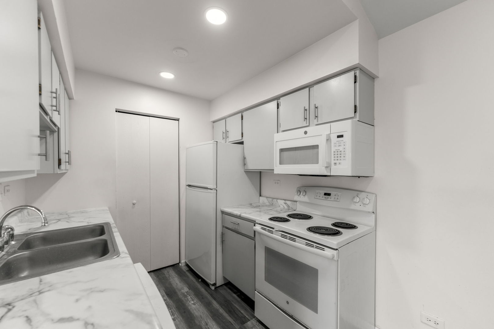 651 North Virginia Road, Unit 328 Crystal Lake, IL 60014 - Photo 6 of 22