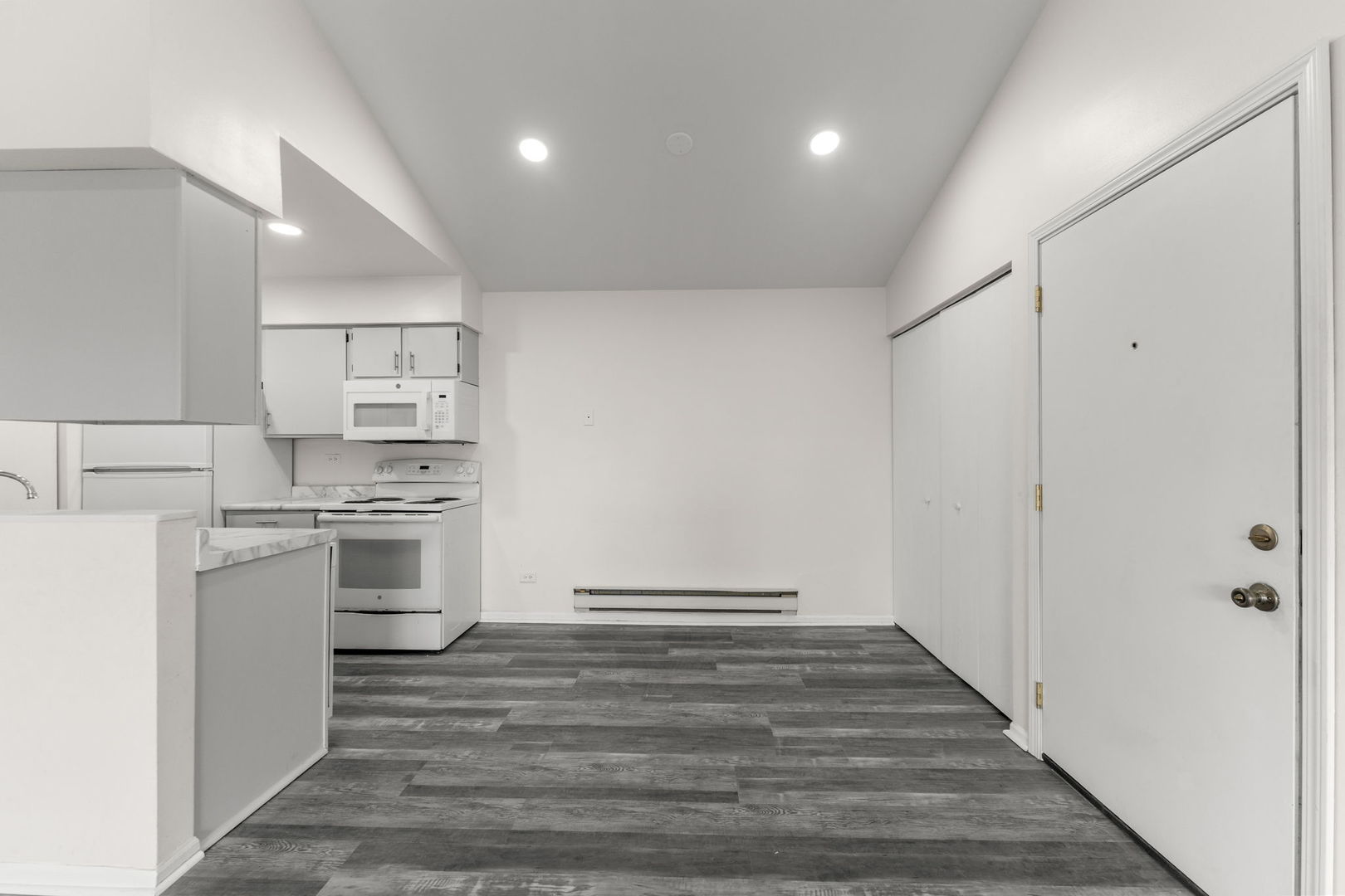 651 North Virginia Road, Unit 328 Crystal Lake, IL 60014 - Photo 9 of 22