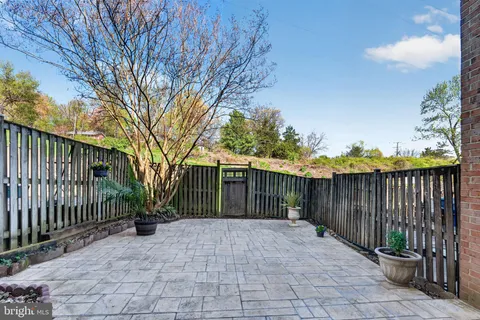 $639,900 | 5707 Lawsons Hill Court, Alexandria, VA 22310