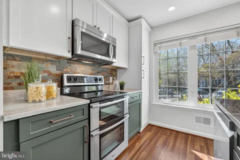 $639,900 | 5707 Lawsons Hill Court, Alexandria, VA 22310