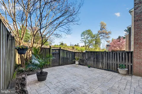 $639,900 | 5707 Lawsons Hill Court, Alexandria, VA 22310