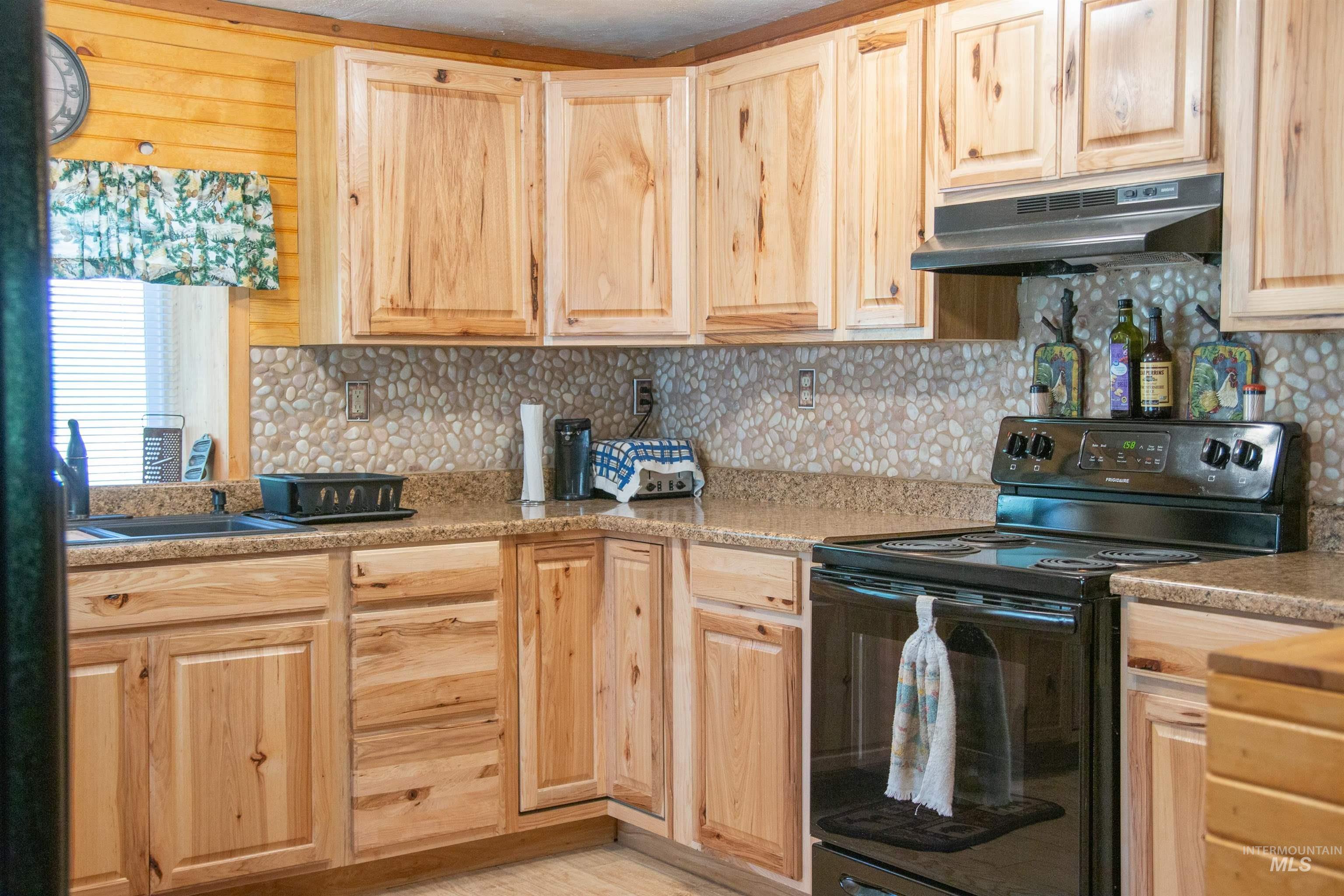598 West Mountain Road Cascade, ID 83611 - Photo 9 of 24
