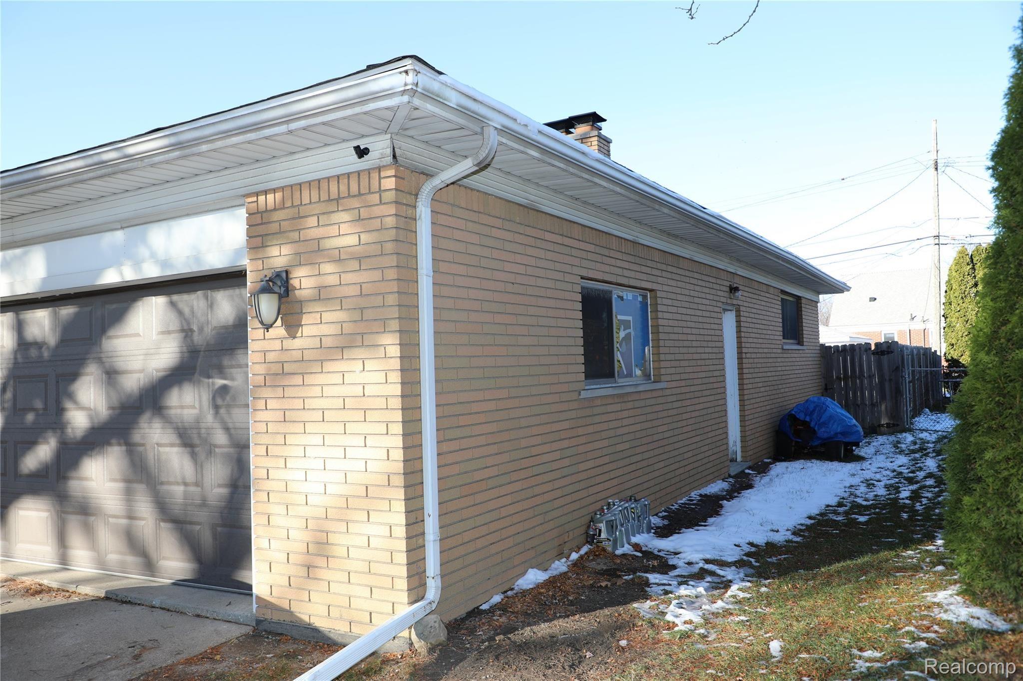 8085 Busch Street Center Line, MI 48015 - Photo 4 of 38 6K1A3898.JPG