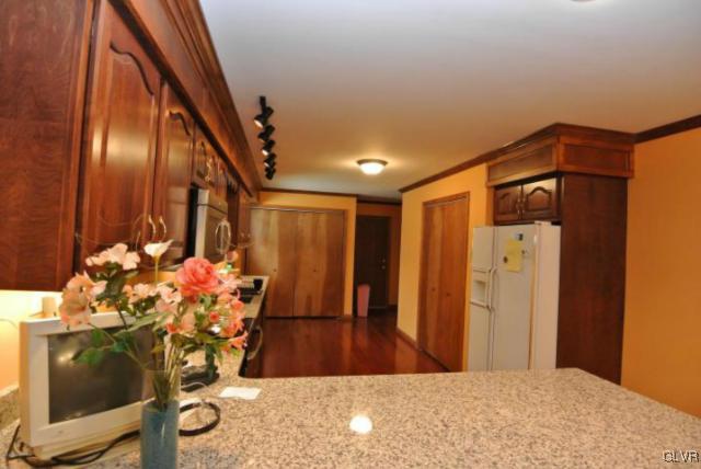 721 Jonas Road Effort, PA 18330 - Photo 5 of 23 Gallery Image 5