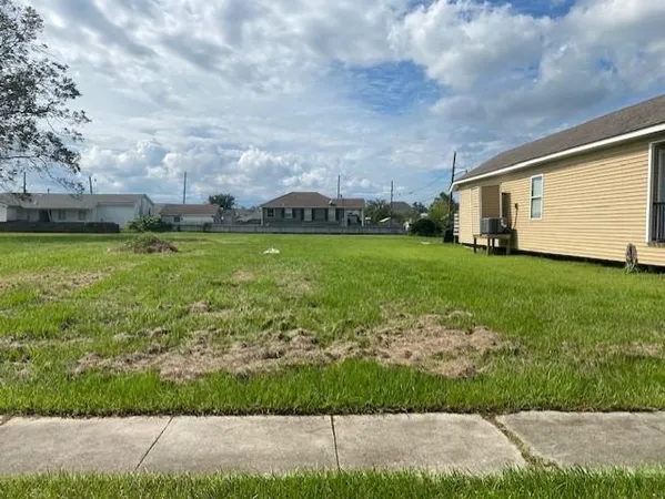 $49,900 | 612 Chalmette Avenue, Chalmette, LA 70043