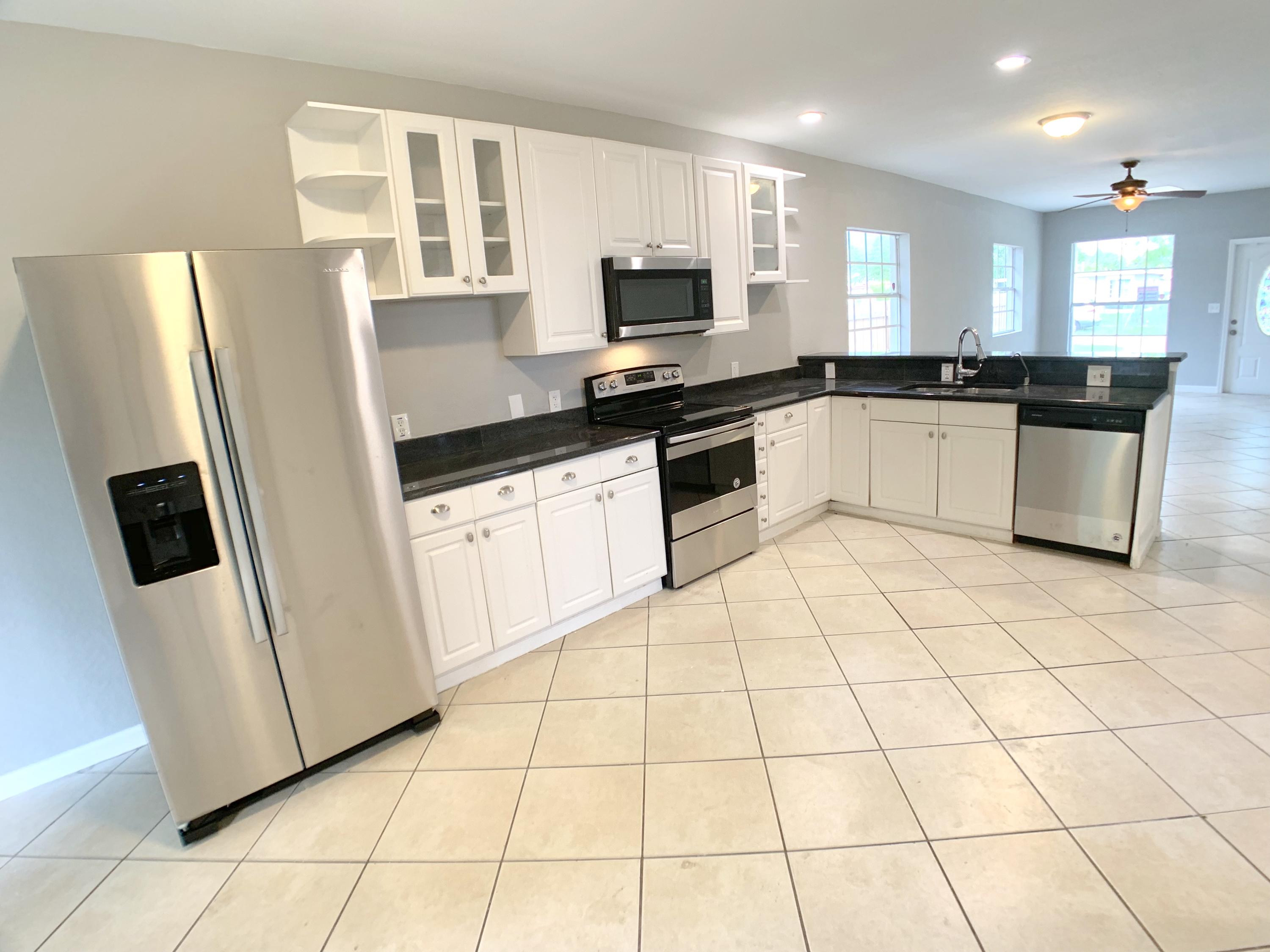 1192 Alto Road Lake Worth, FL 33462 - Photo 3 of 12 IMG_2193