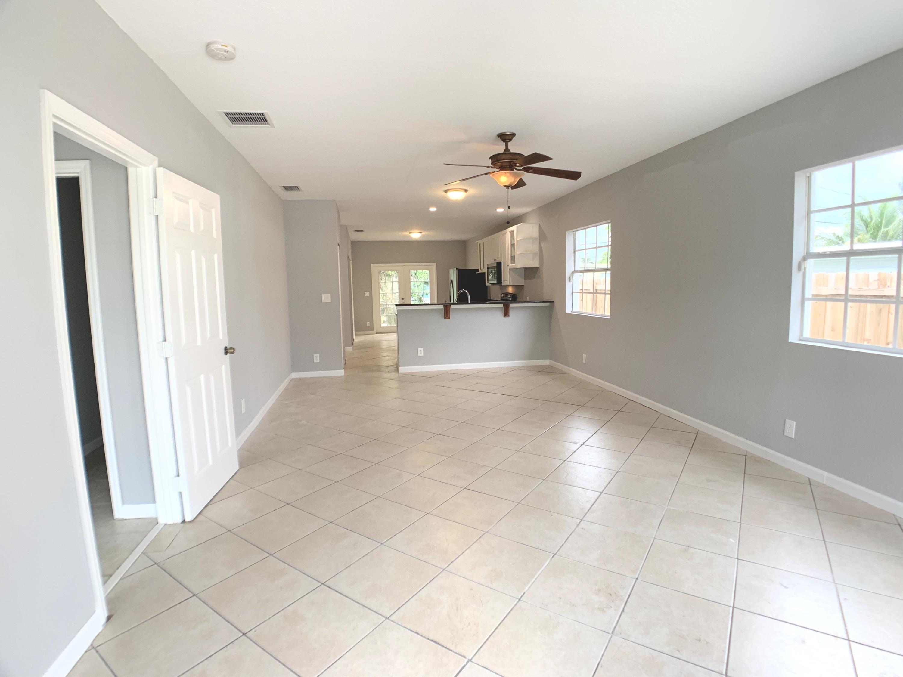 1192 Alto Road Lake Worth, FL 33462 - Photo 4 of 12 IMG_2192