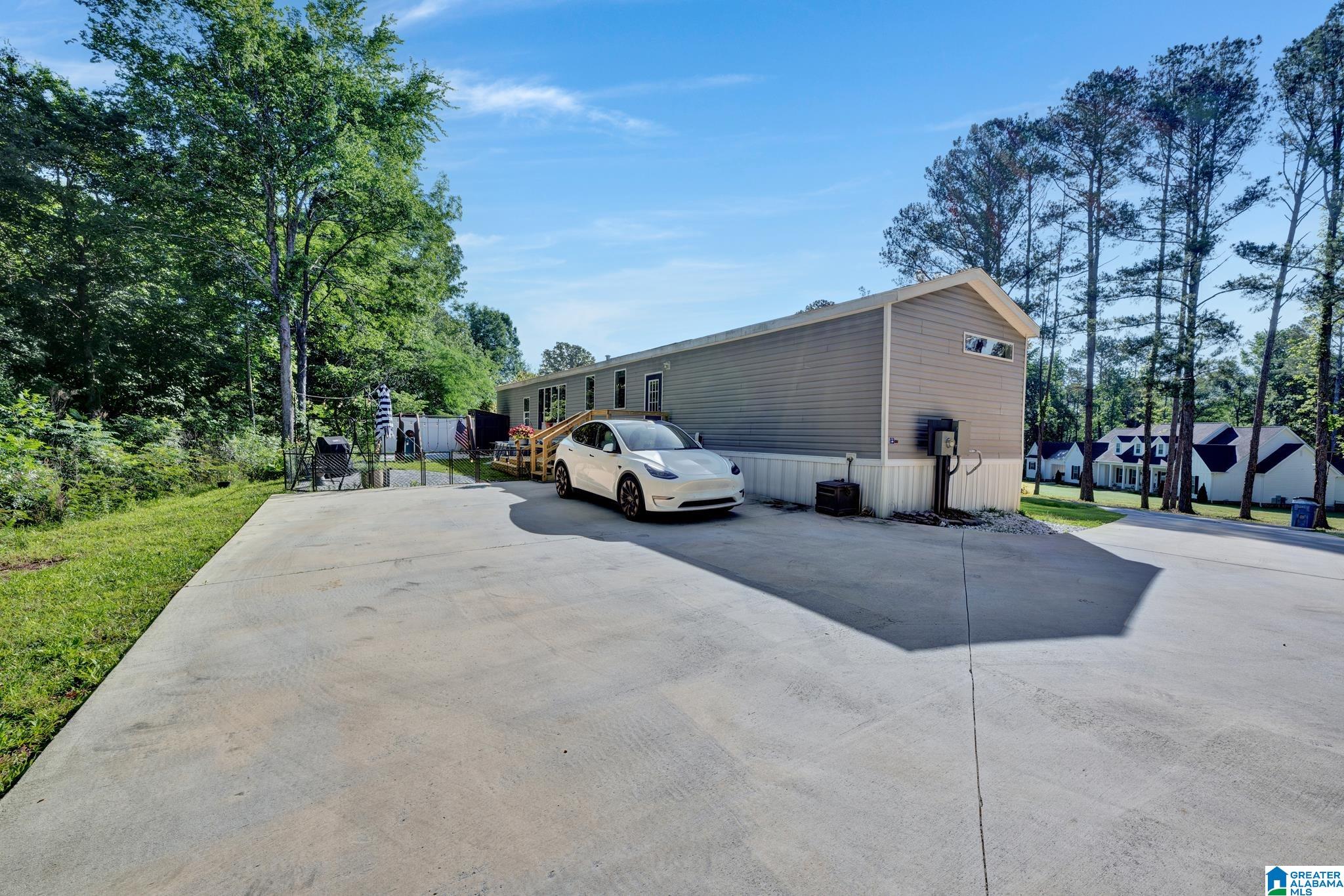 385 Ridgewood Drive Hayden, AL 35079 - Photo 3 of 41